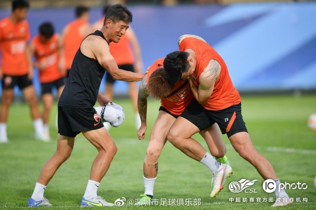 值得一提的是，影片主演陈飞宇、何蓝逗也恰逢他们的最好年华，他们身上流露出自然而然的青春感，在不经意间为角色增色不少